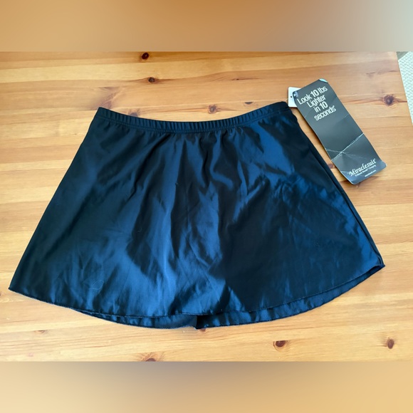 Miraclesuit Black Swim Skirt Size 10 New with Tags! - Picture 2 of 13